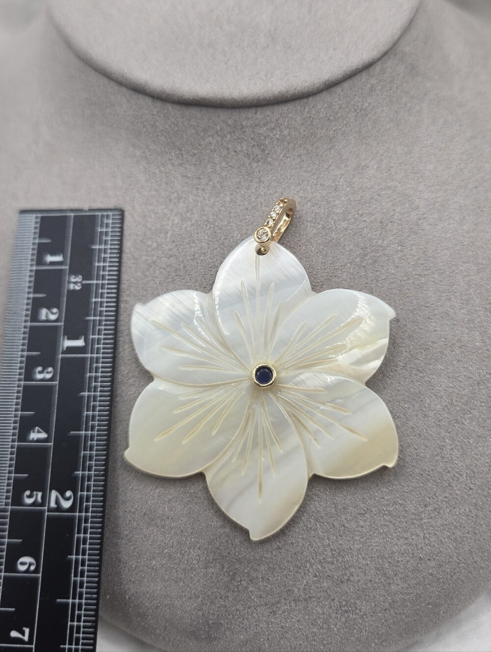 Mother of Pearl Carved Flower Pendant Gold Tone Blue & Clear Stone Large 2" - Picture 4 of 4